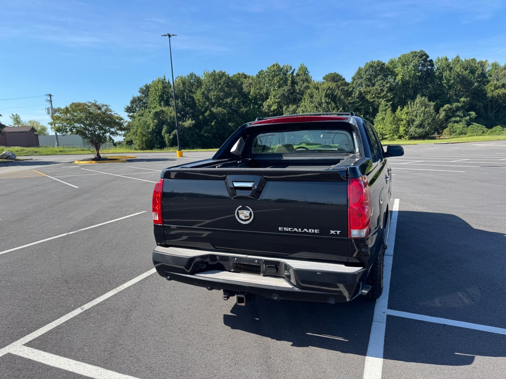 Photo 3 of this CADILLAC ESCALADE