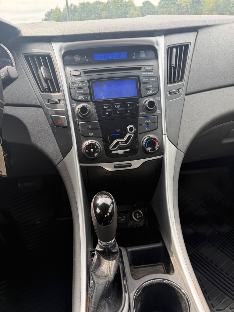 Photo 7 of this HYUNDAI SONATA