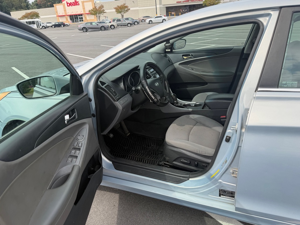 Photo 6 of this HYUNDAI SONATA