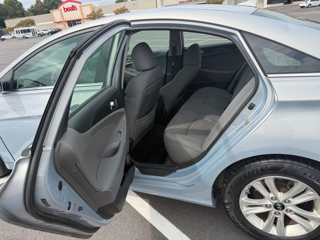 Photo 5 of this HYUNDAI SONATA