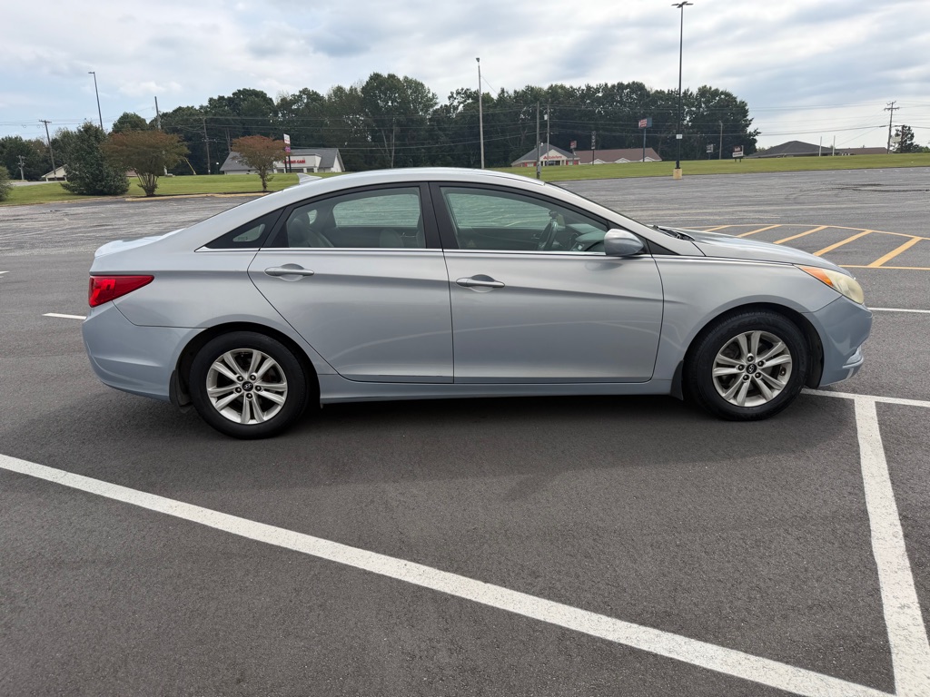 Photo 3 of this HYUNDAI SONATA