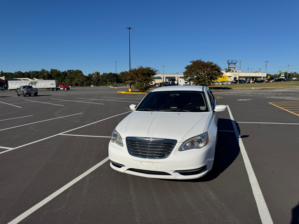 Photo 2 of this CHRYSLER 200