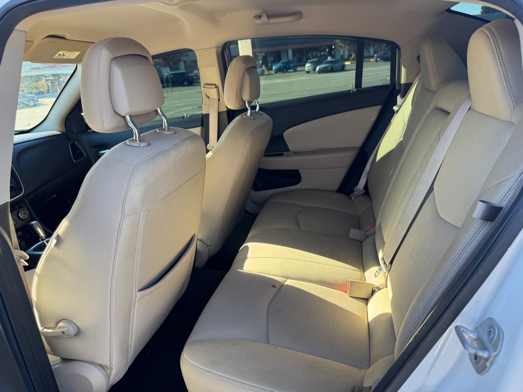 Photo 5 of this CHRYSLER 200