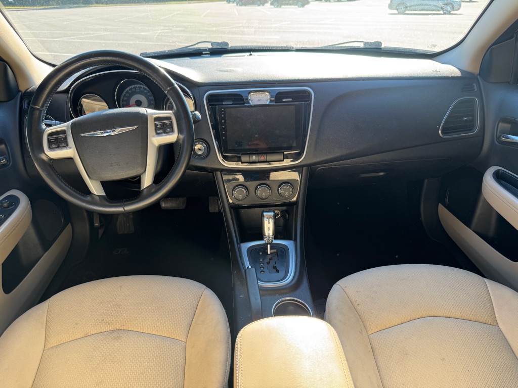 Photo 6 of this CHRYSLER 200