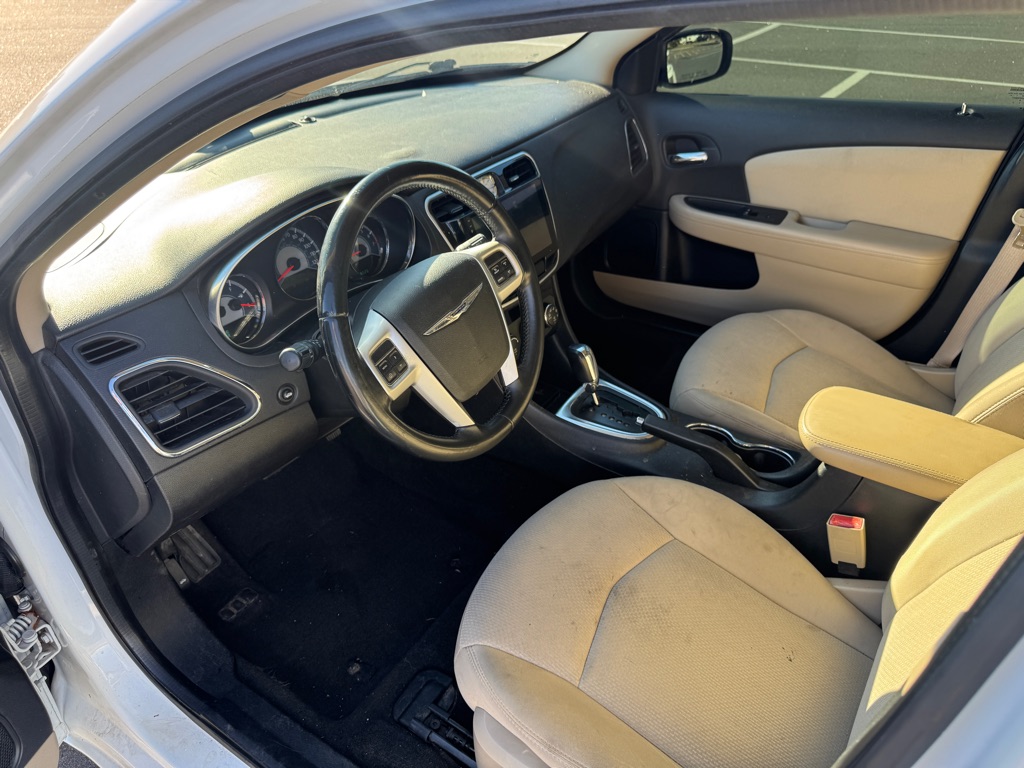 Photo 8 of this CHRYSLER 200