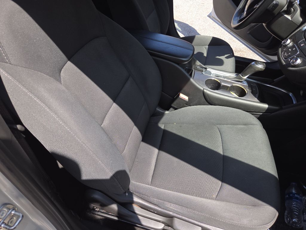 Photo 13 of this CHEVROLET MALIBU