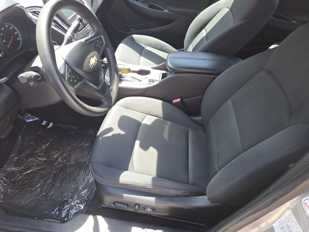 Photo 10 of this CHEVROLET MALIBU