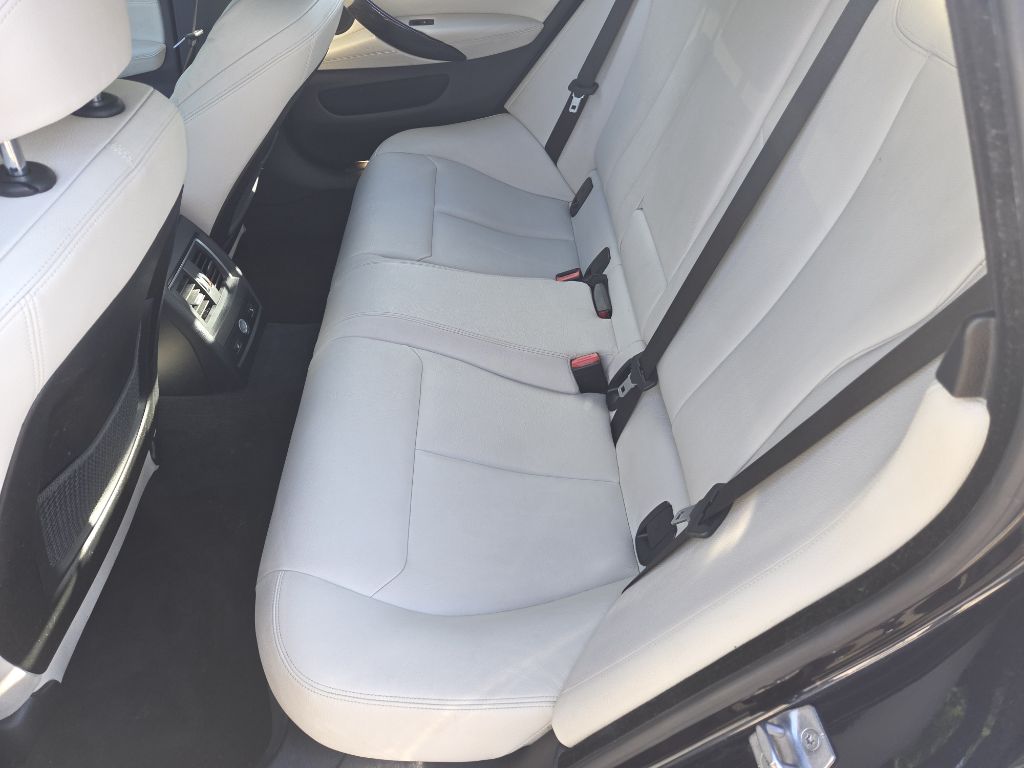 Photo 9 of this BMW 4 SERIES
