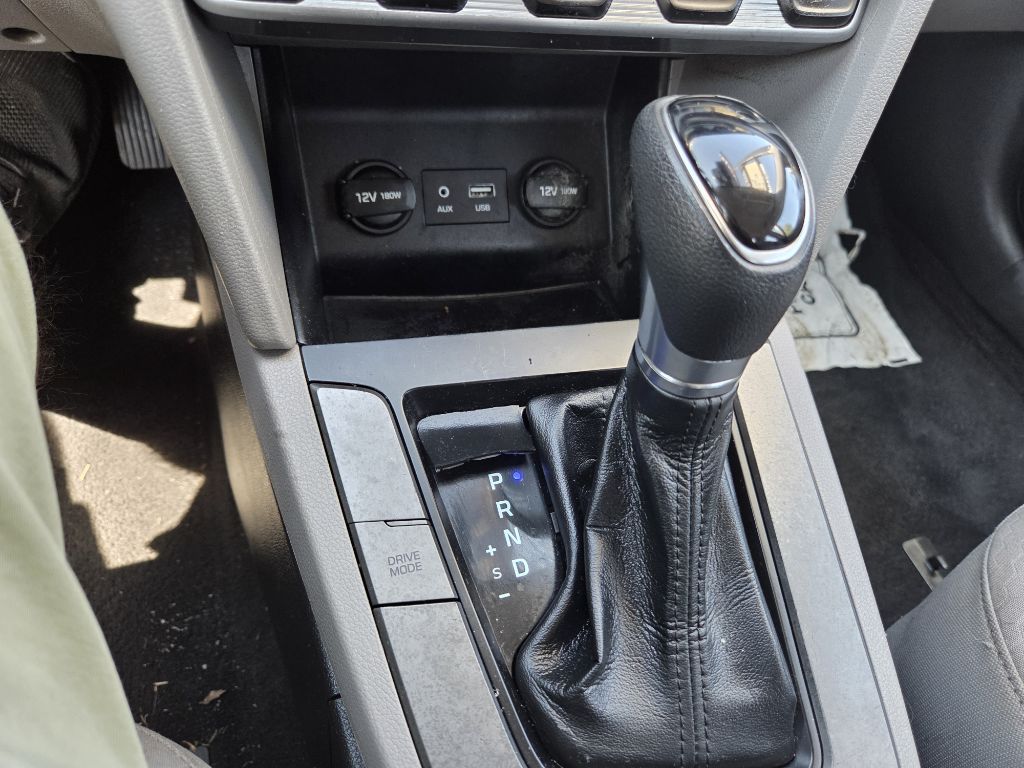 Photo 17 of this HYUNDAI ELANTRA