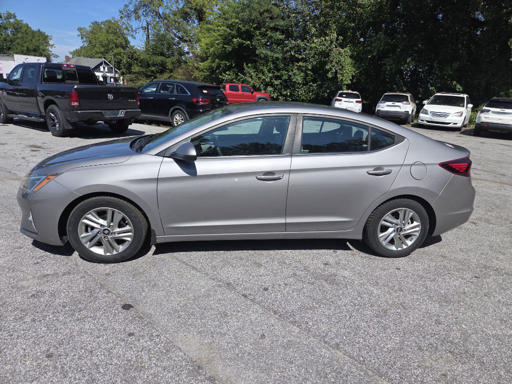 Photo 8 of this HYUNDAI ELANTRA