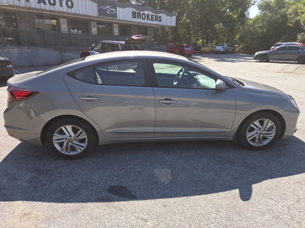 Photo 7 of this HYUNDAI ELANTRA