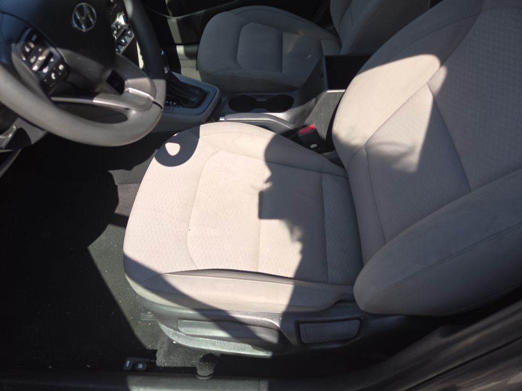 Photo 9 of this HYUNDAI ELANTRA