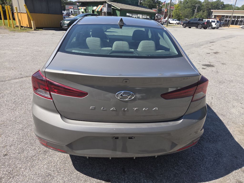 Photo 5 of this HYUNDAI ELANTRA
