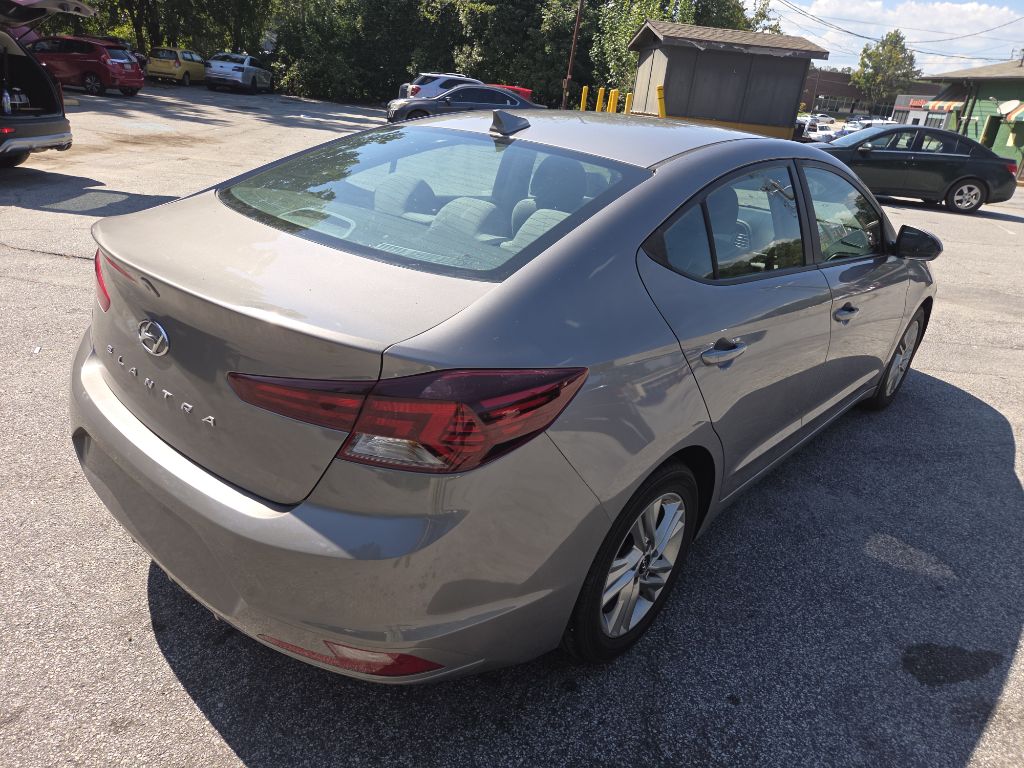Photo 4 of this HYUNDAI ELANTRA
