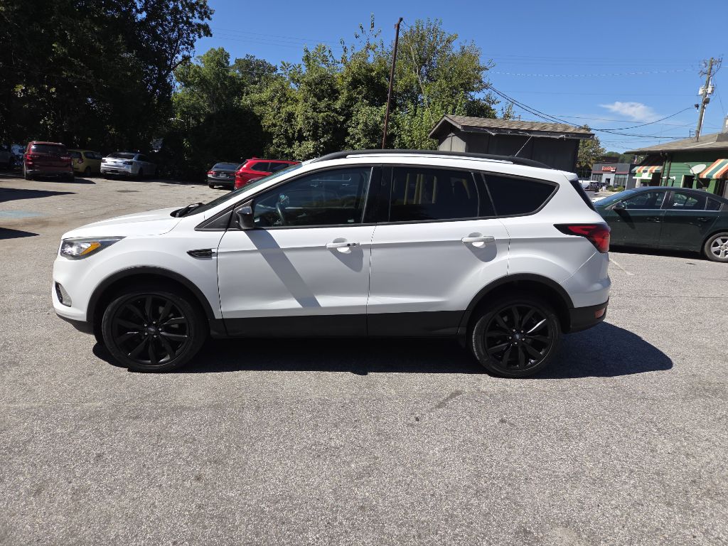 Photo 8 of this FORD ESCAPE
