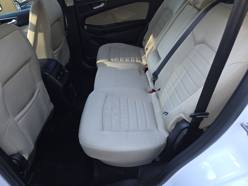 Photo 9 of this FORD EDGE