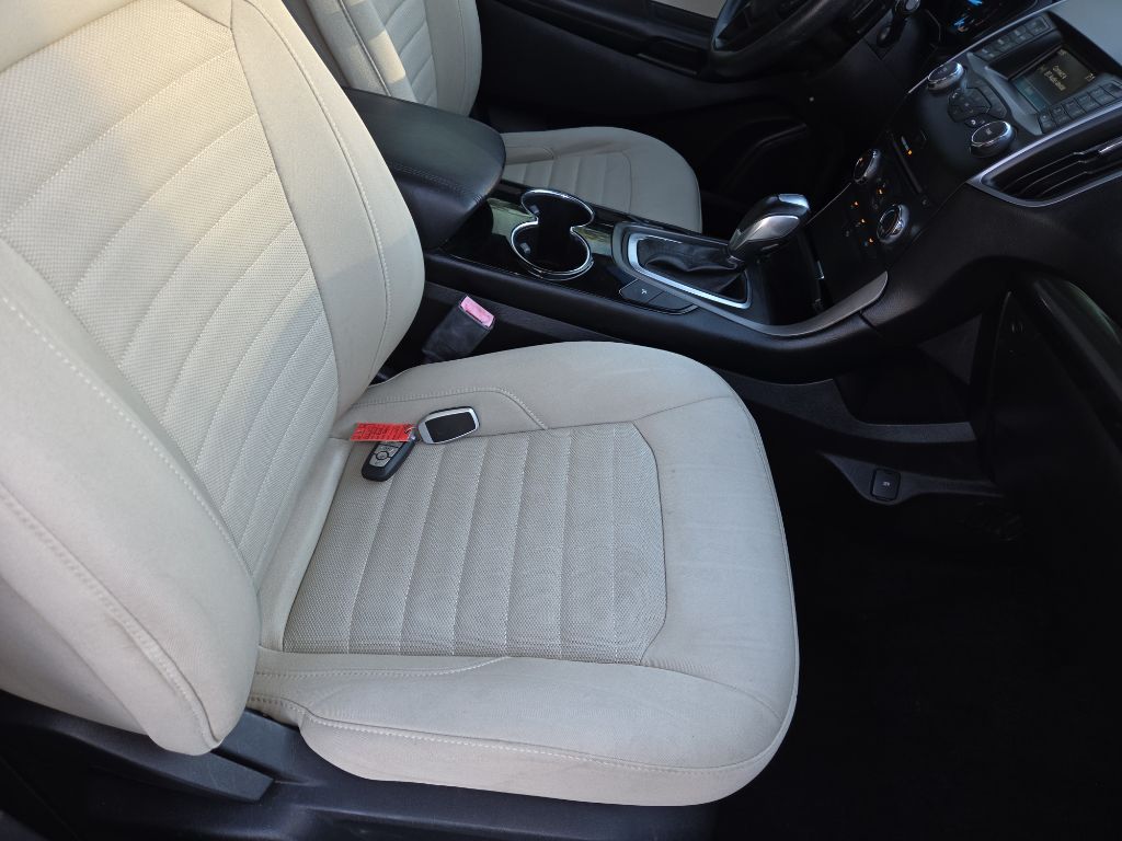 Photo 12 of this FORD EDGE
