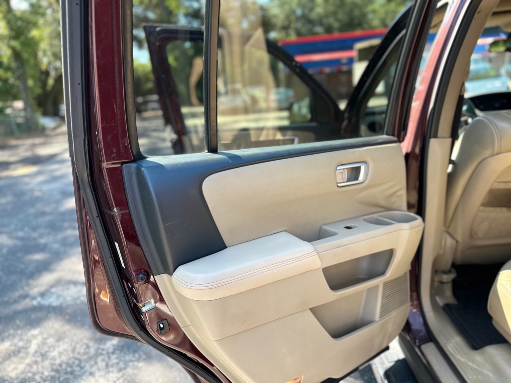 Photo 10 of this HONDA PILOT