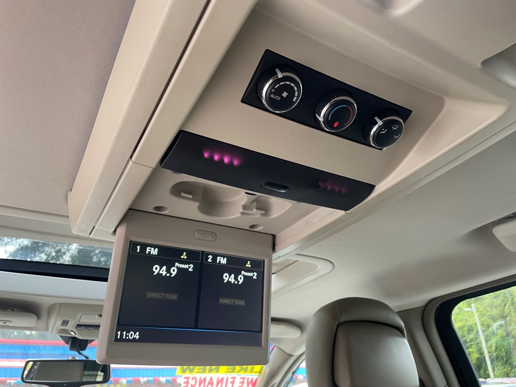 Photo 27 of this CHRYSLER TOWN & COUNTRY