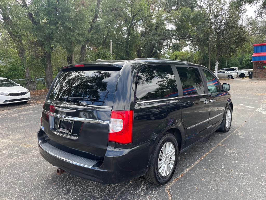 Photo 5 of this CHRYSLER TOWN & COUNTRY