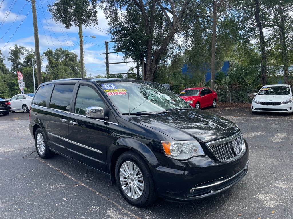 Photo 7 of this CHRYSLER TOWN & COUNTRY