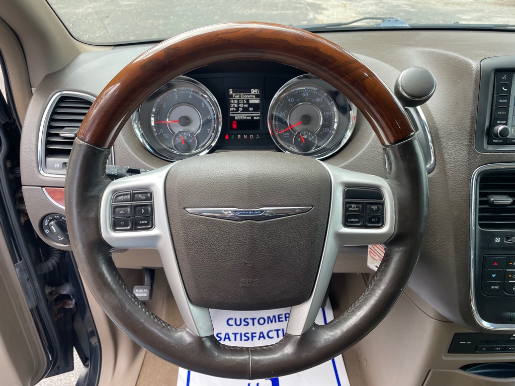 Photo 15 of this CHRYSLER TOWN & COUNTRY