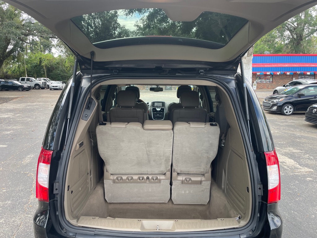 Photo 28 of this CHRYSLER TOWN & COUNTRY