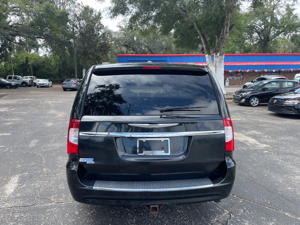 Photo 4 of this CHRYSLER TOWN & COUNTRY