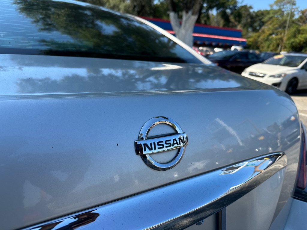 Photo 10 of this NISSAN MAXIMA