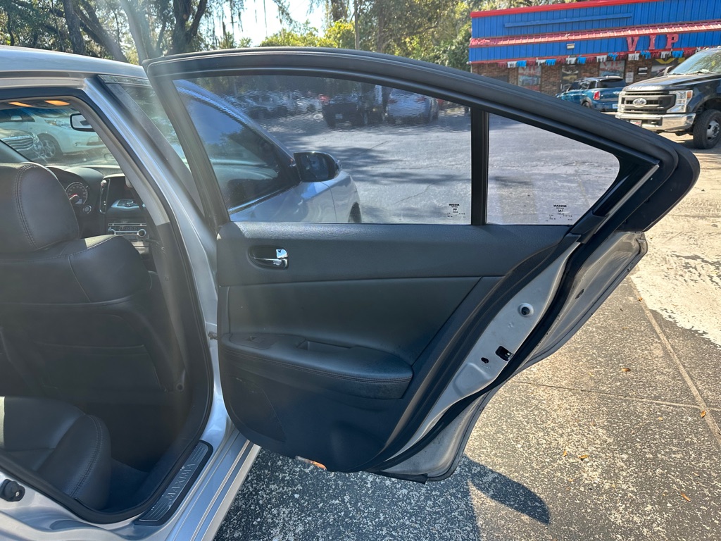 Photo 18 of this NISSAN MAXIMA