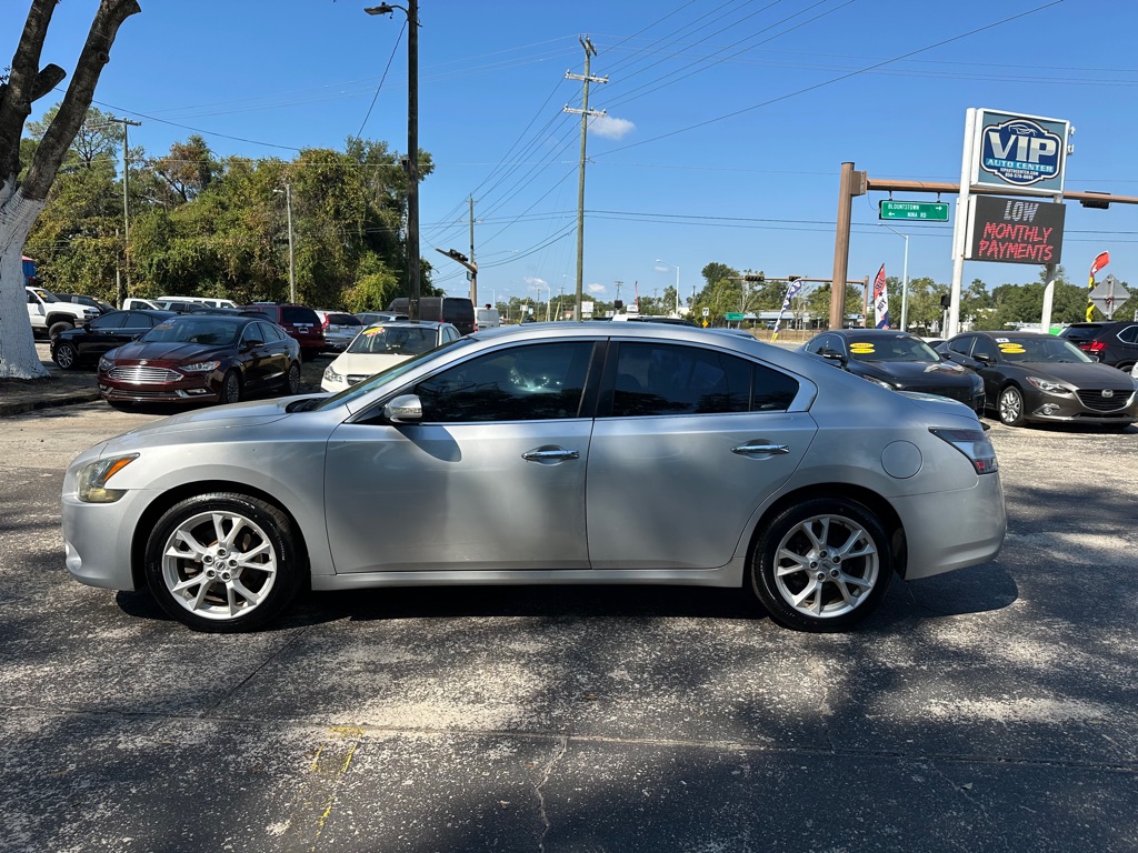Photo 2 of this NISSAN MAXIMA