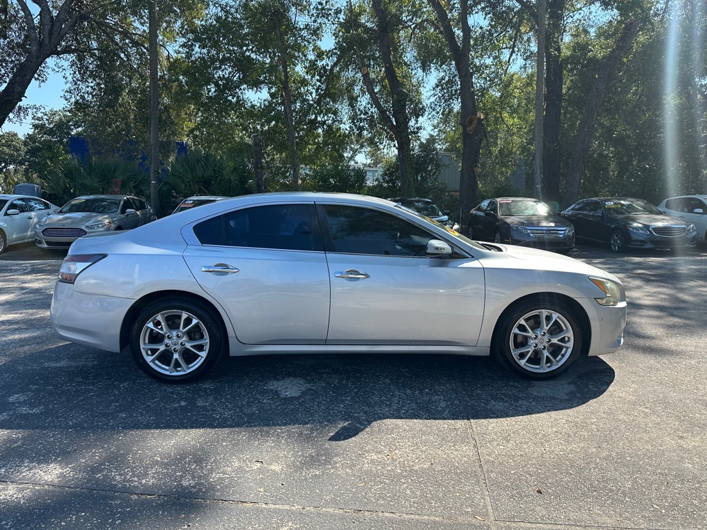Photo 6 of this NISSAN MAXIMA