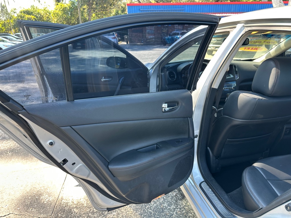 Photo 16 of this NISSAN MAXIMA