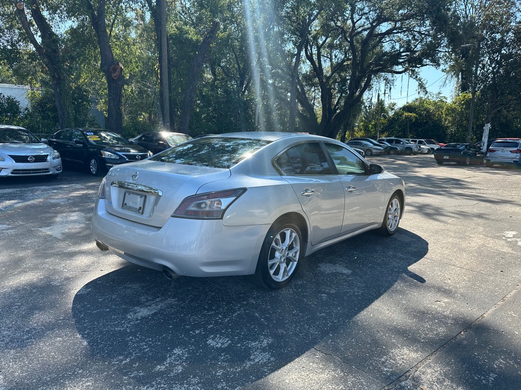 Photo 5 of this NISSAN MAXIMA