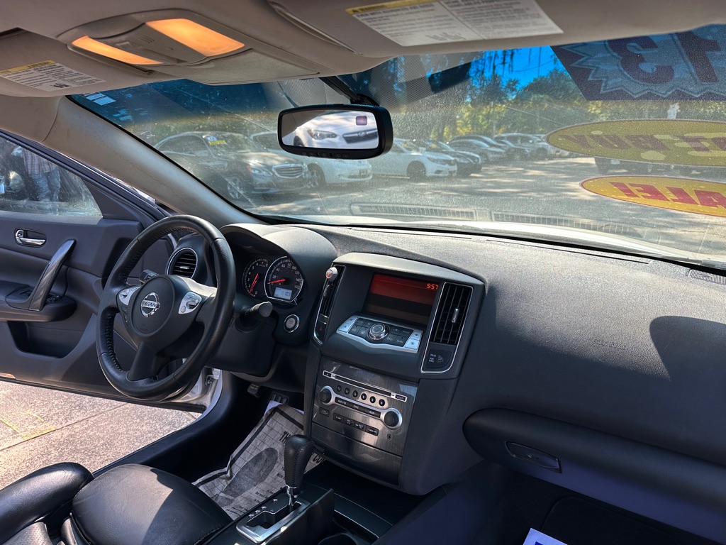 Photo 22 of this NISSAN MAXIMA