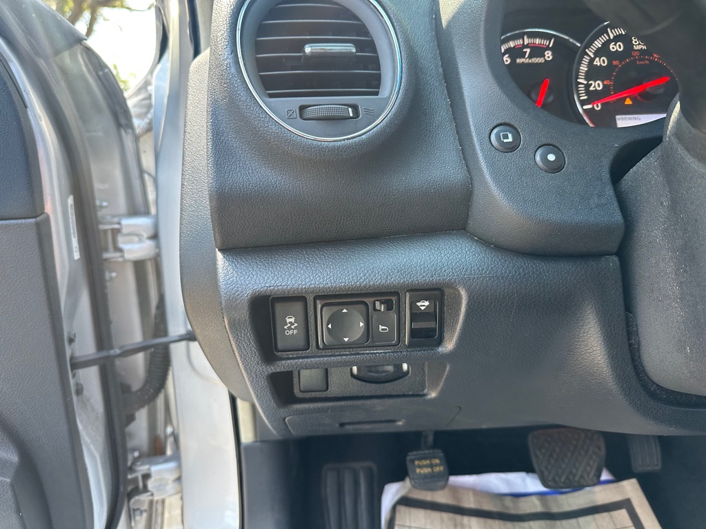 Photo 13 of this NISSAN MAXIMA