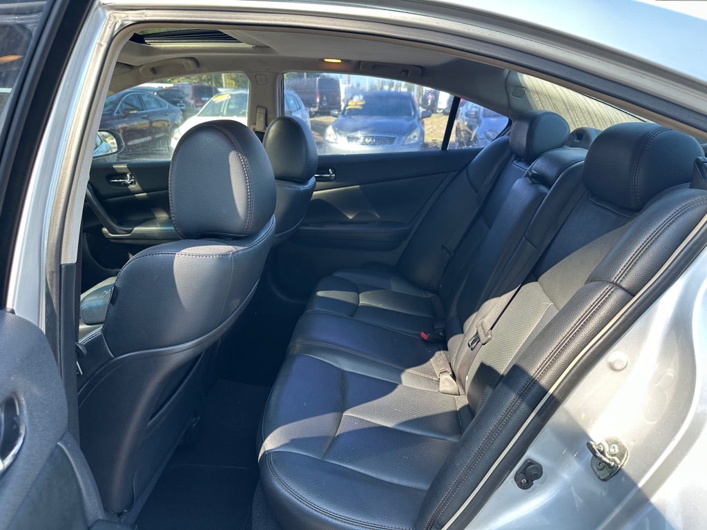 Photo 17 of this NISSAN MAXIMA