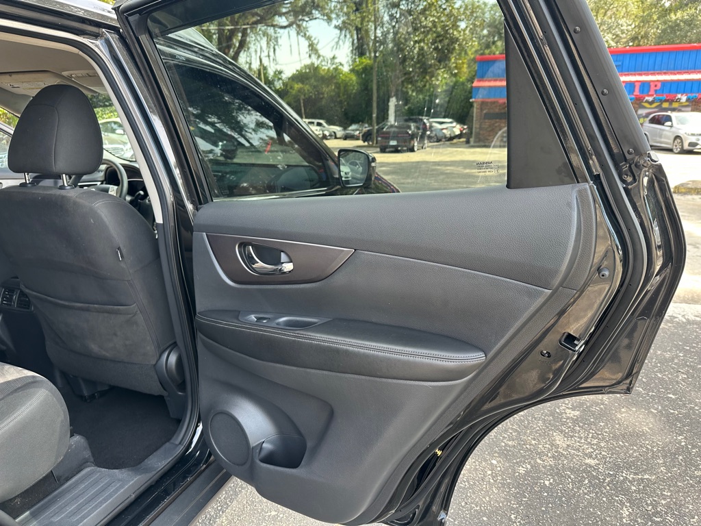 Photo 18 of this NISSAN ROGUE