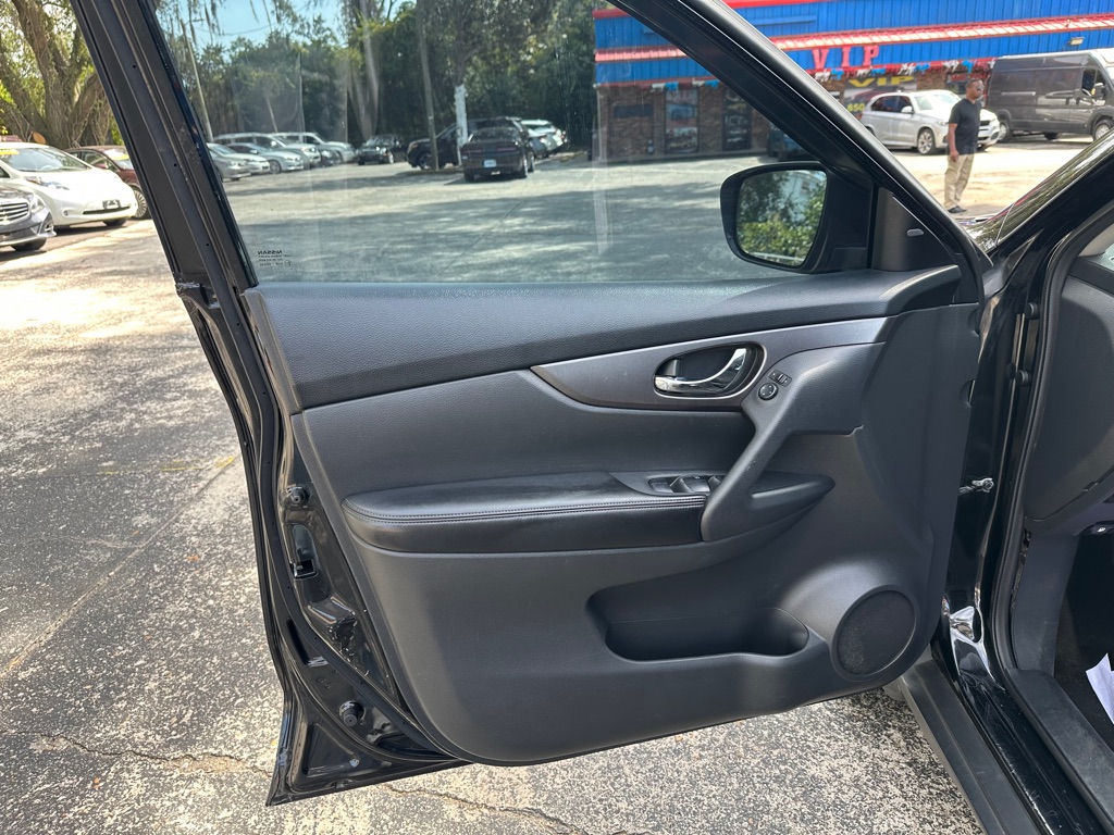 Photo 14 of this NISSAN ROGUE