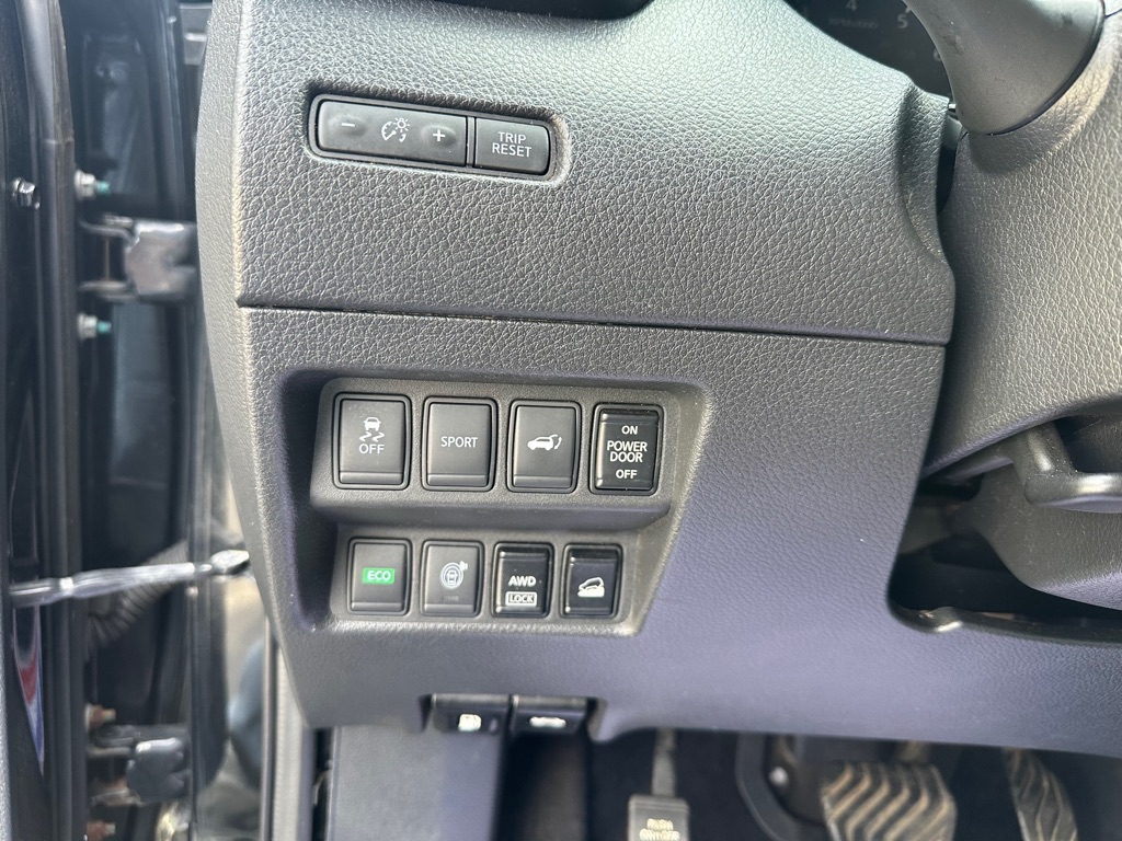 Photo 24 of this NISSAN ROGUE