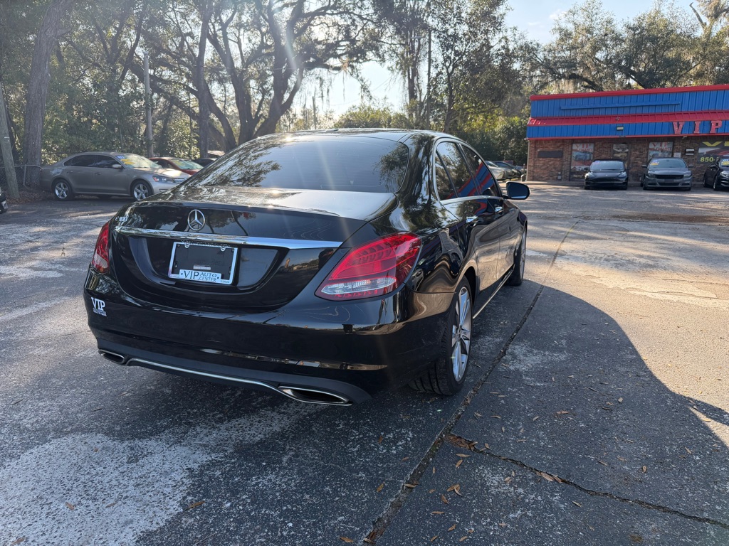 Photo 5 of this MERCEDES-BENZ C-CLASS