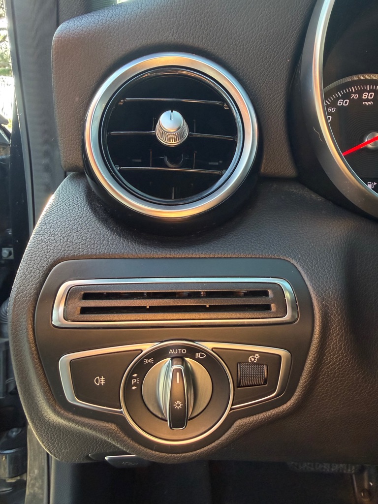 Photo 12 of this MERCEDES-BENZ C-CLASS
