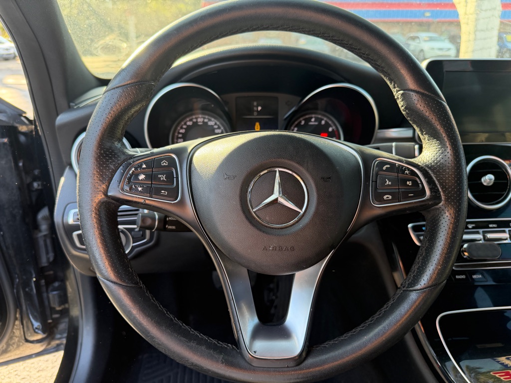 Photo 11 of this MERCEDES-BENZ C-CLASS