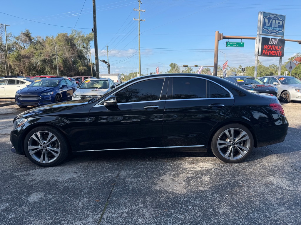 Photo 2 of this MERCEDES-BENZ C-CLASS