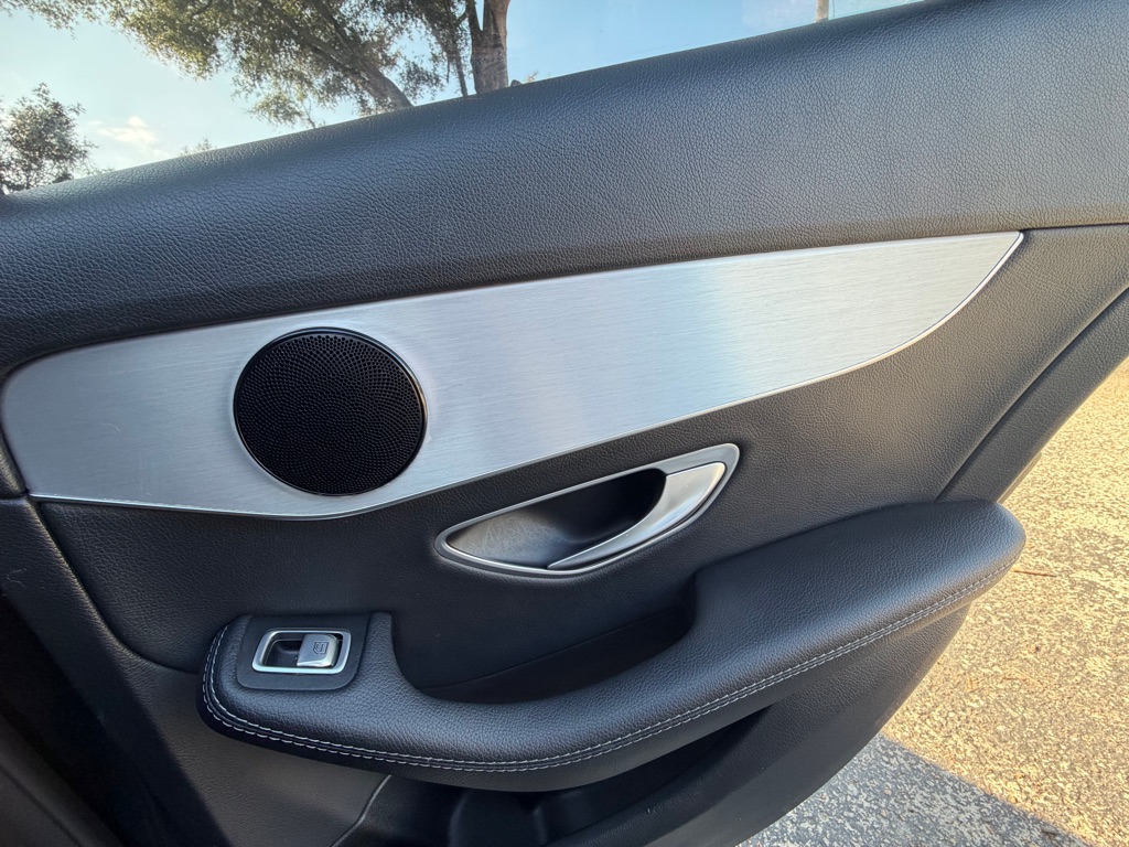 Photo 31 of this MERCEDES-BENZ C-CLASS