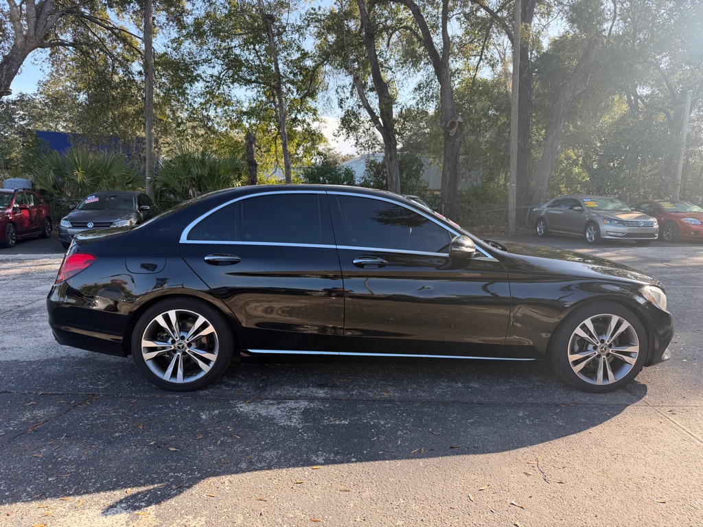Photo 6 of this MERCEDES-BENZ C-CLASS