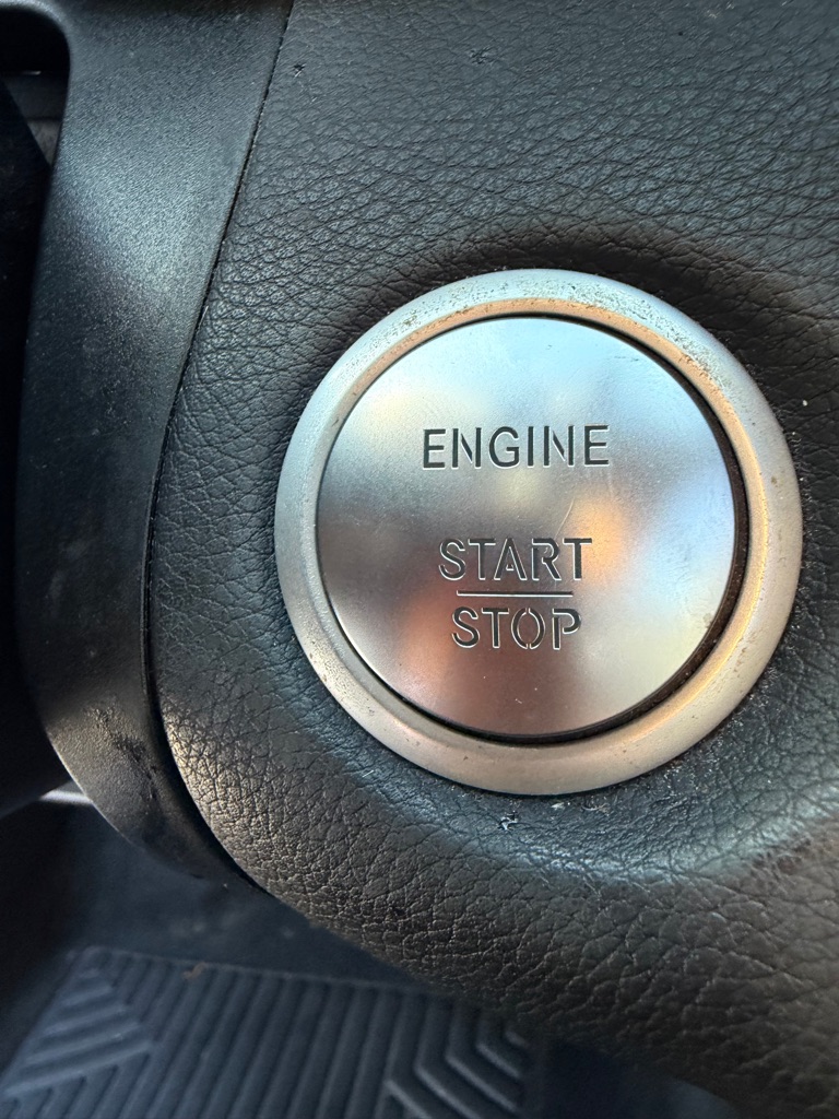 Photo 21 of this MERCEDES-BENZ C-CLASS