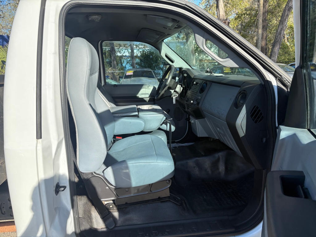 Photo 15 of this FORD F550
