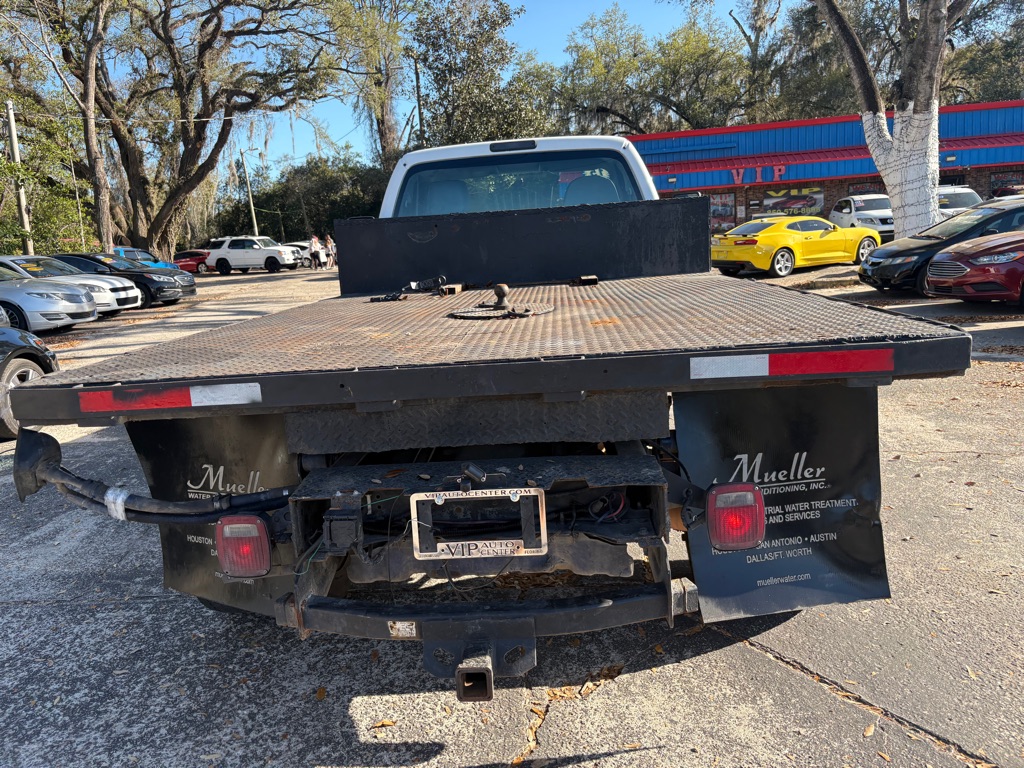 Photo 4 of this FORD F550