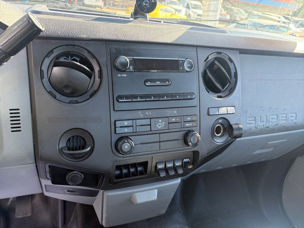 Photo 12 of this FORD F550